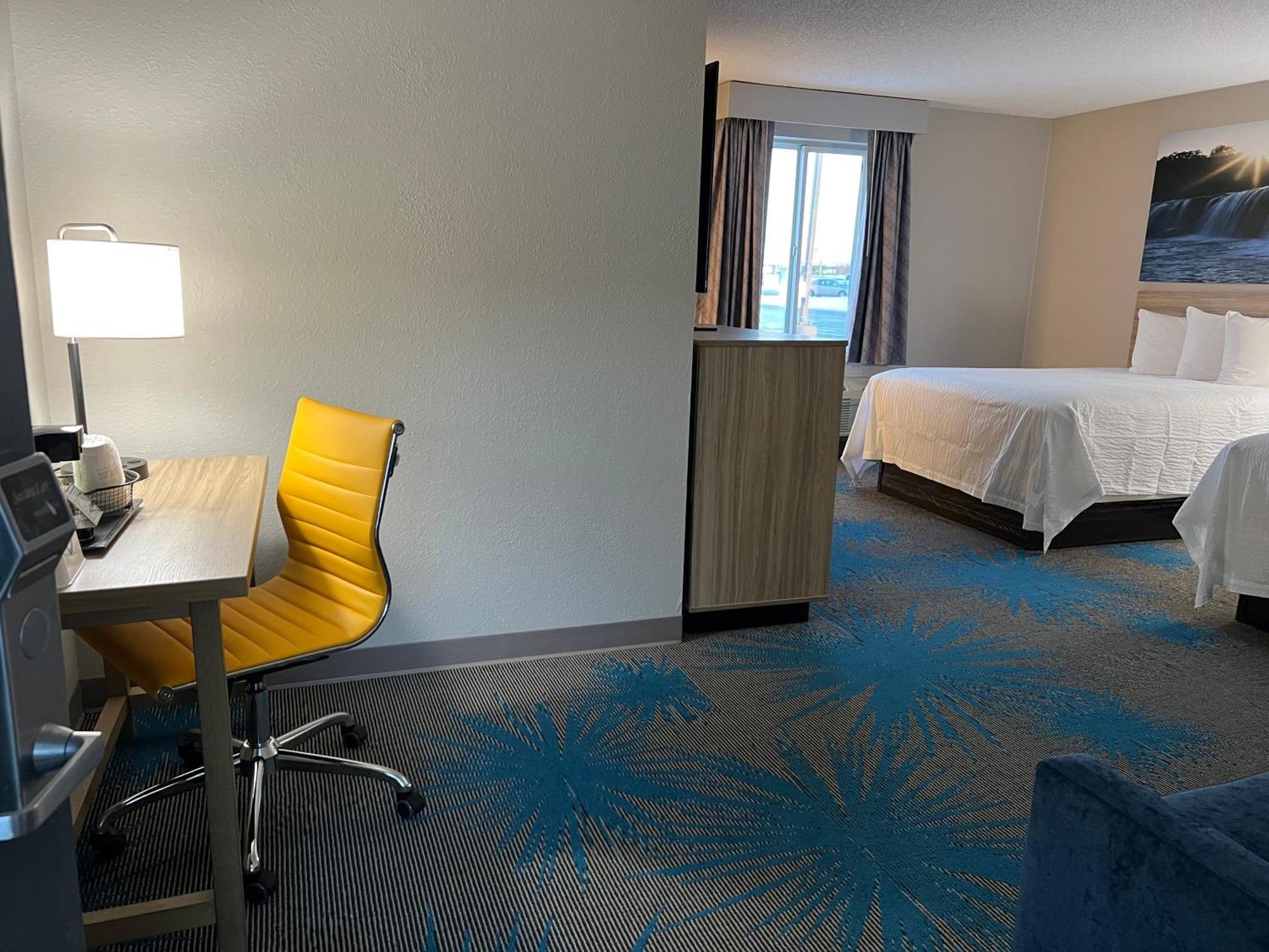 Days Inn By Wyndham Jamestown Esterno foto