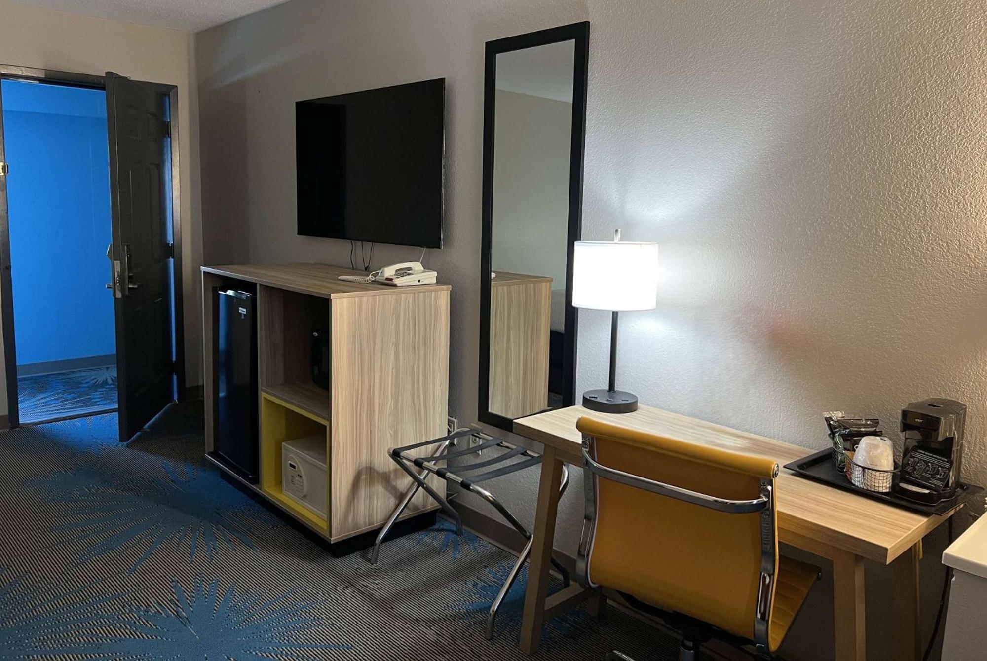 Days Inn By Wyndham Jamestown Esterno foto