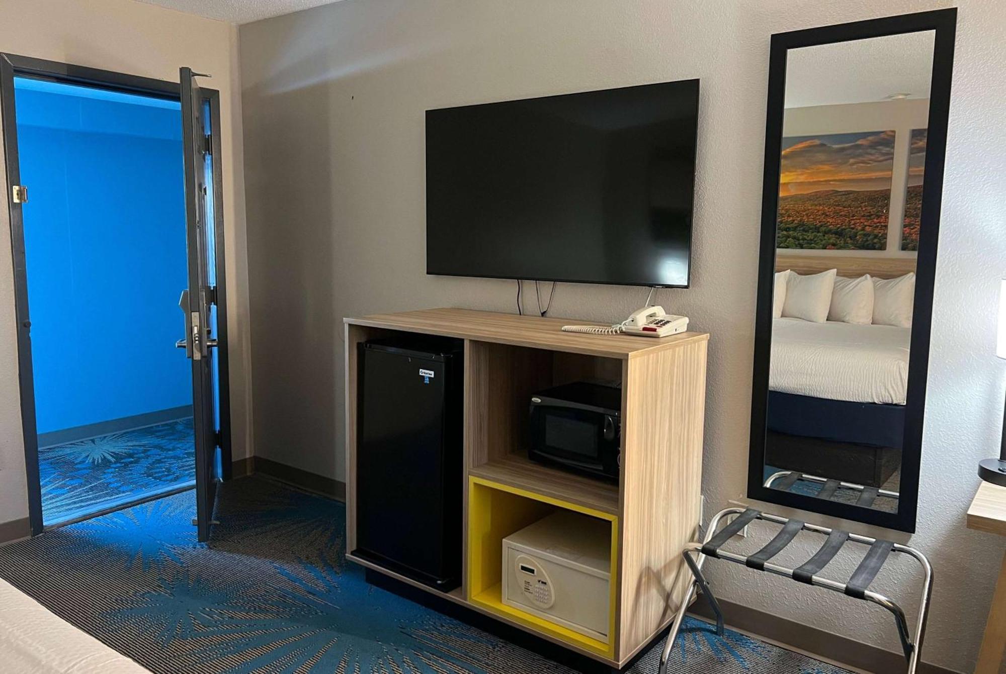 Days Inn By Wyndham Jamestown Esterno foto