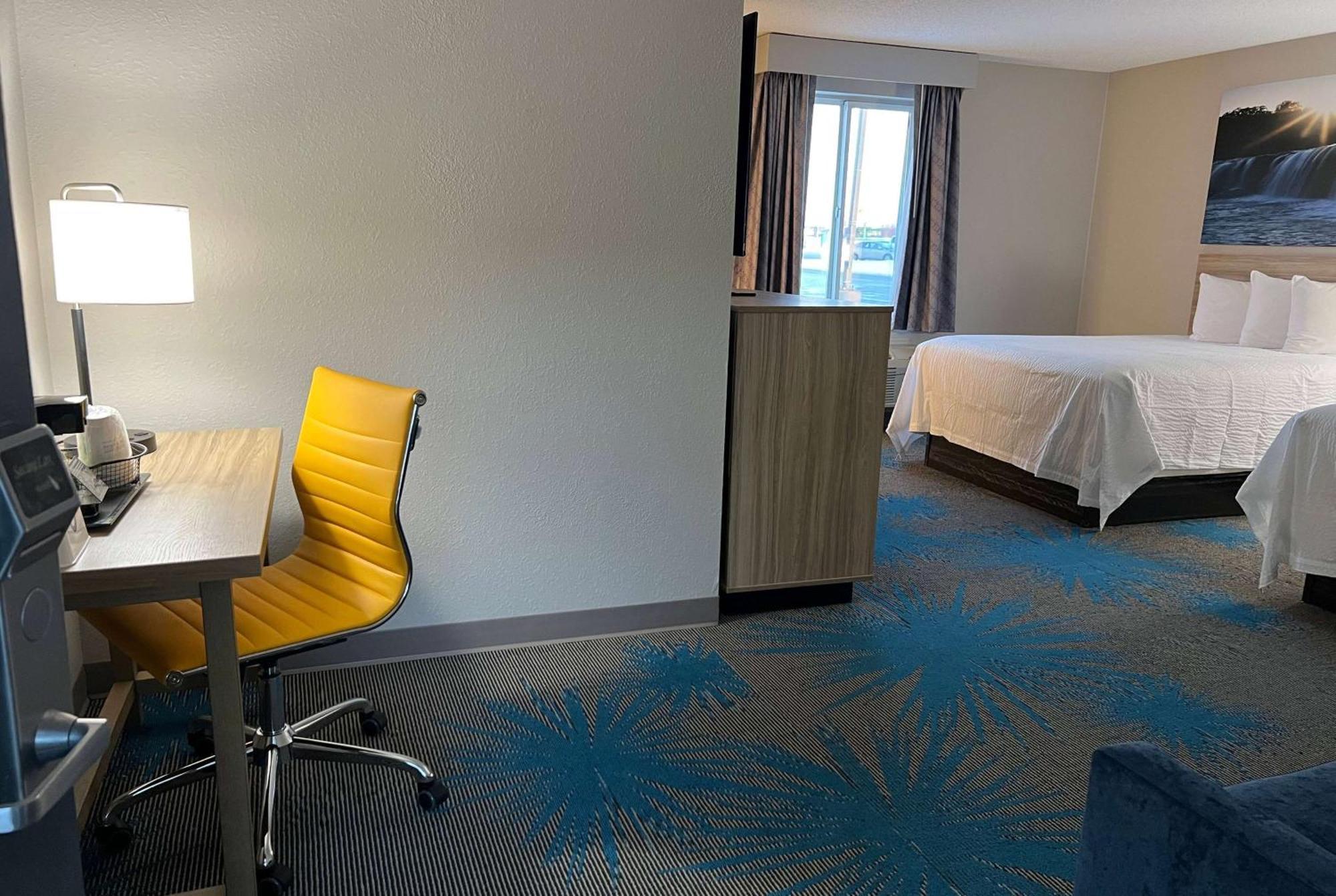 Days Inn By Wyndham Jamestown Esterno foto