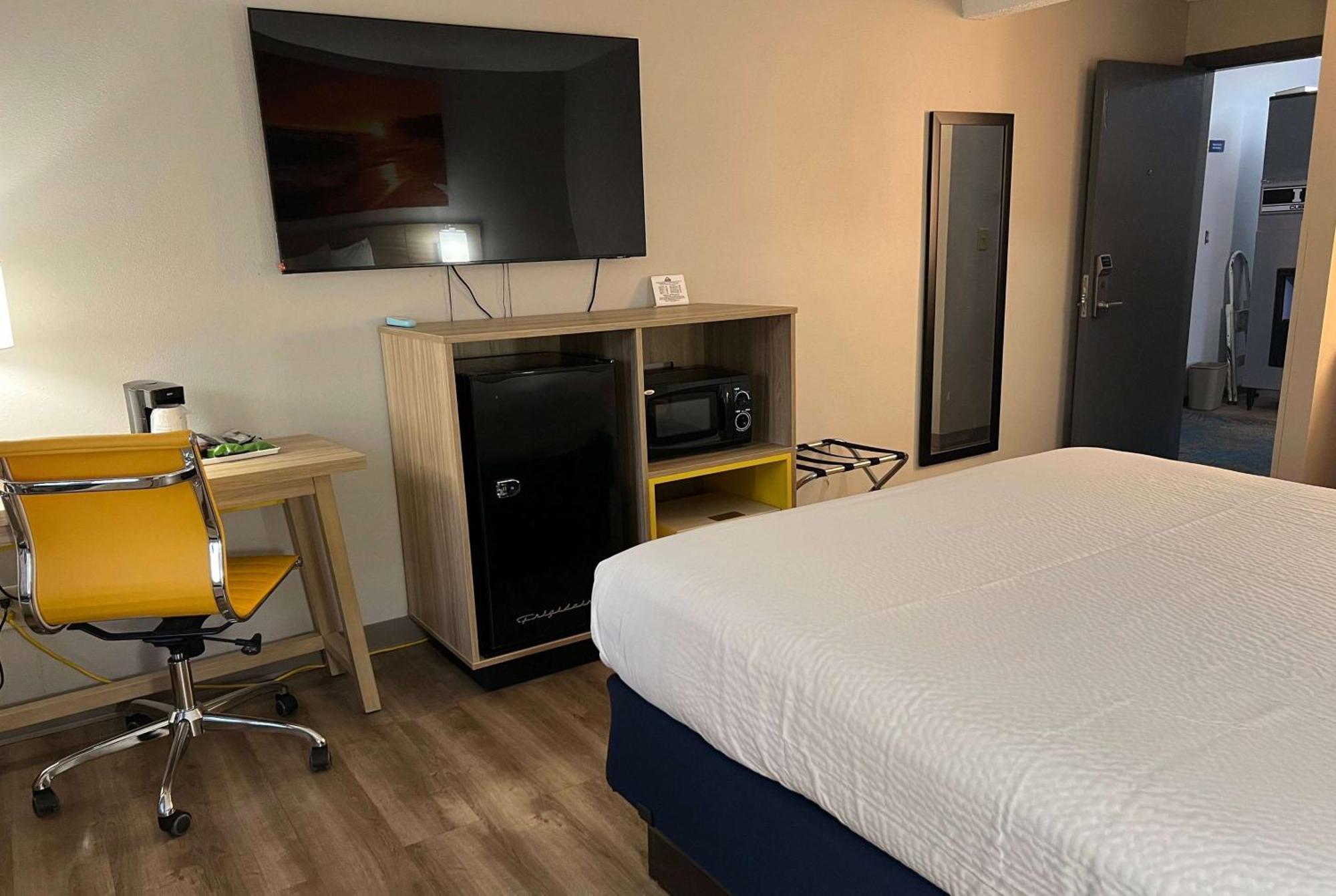 Days Inn By Wyndham Jamestown Esterno foto