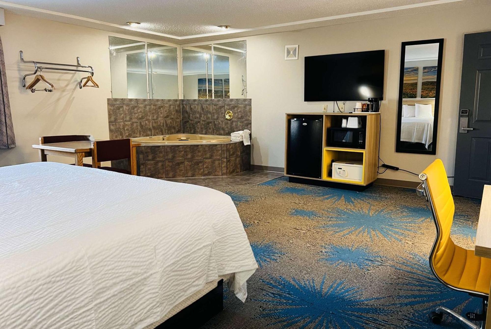 Days Inn By Wyndham Jamestown Esterno foto